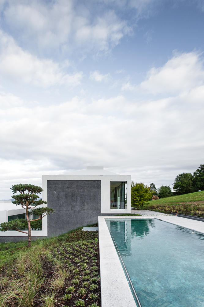 Architekturfotografie  
Courtyard Houses,
Zumikon Schweiz,
Think Architecture,
Blick auf den Pool
Betonhaus
 